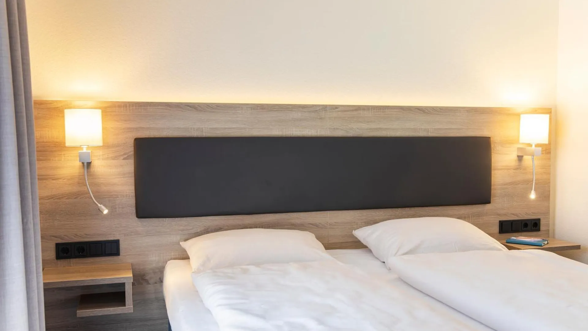 Roomingtons Hotel Lohr