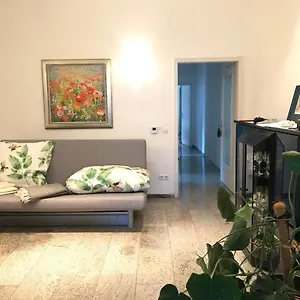 https://schone-zentrale-wohnung-am-nationaltheater.frankfurtammainhotels.com