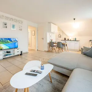 https://meerdesign-75qm-helle-3-zi-direkt-in-der-altstadt.frankfurtammainhotels.com