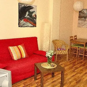 https://3-raum-fewo-dresden-zentrum-balkon-blick-auf-altstadt-l10.dresdenhotels.net